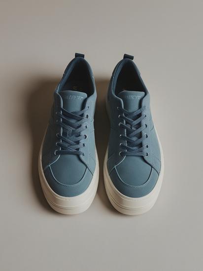 wide fit trainers for men and women